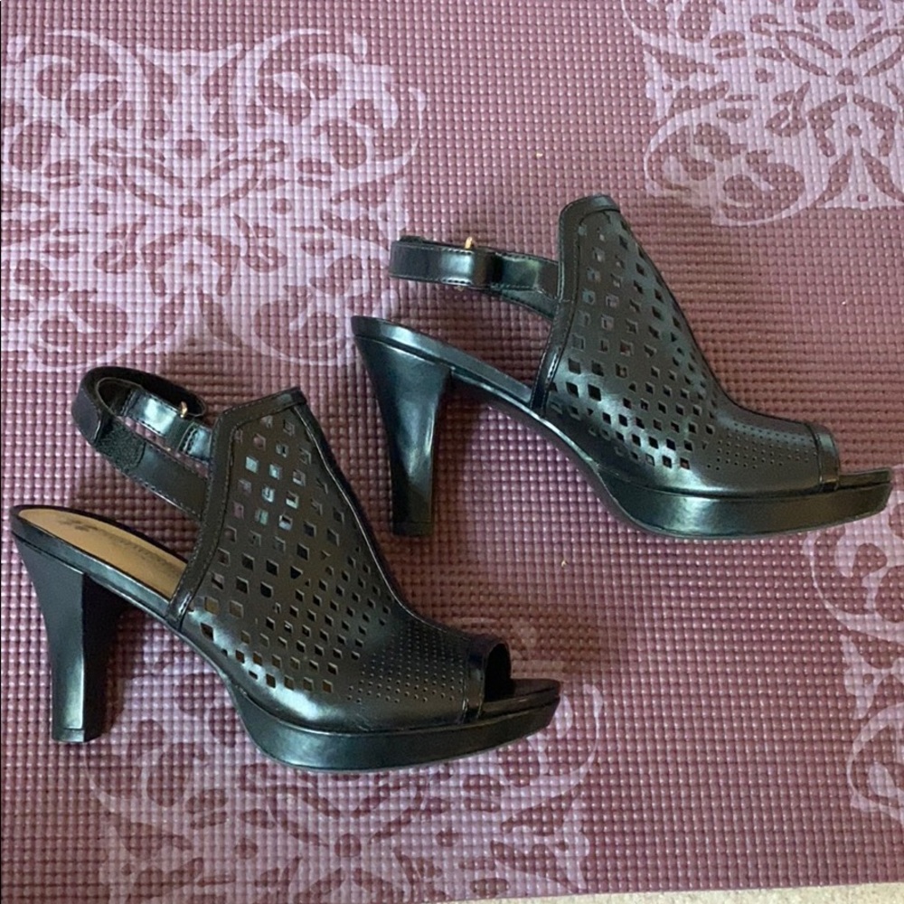 Naturalized black heels